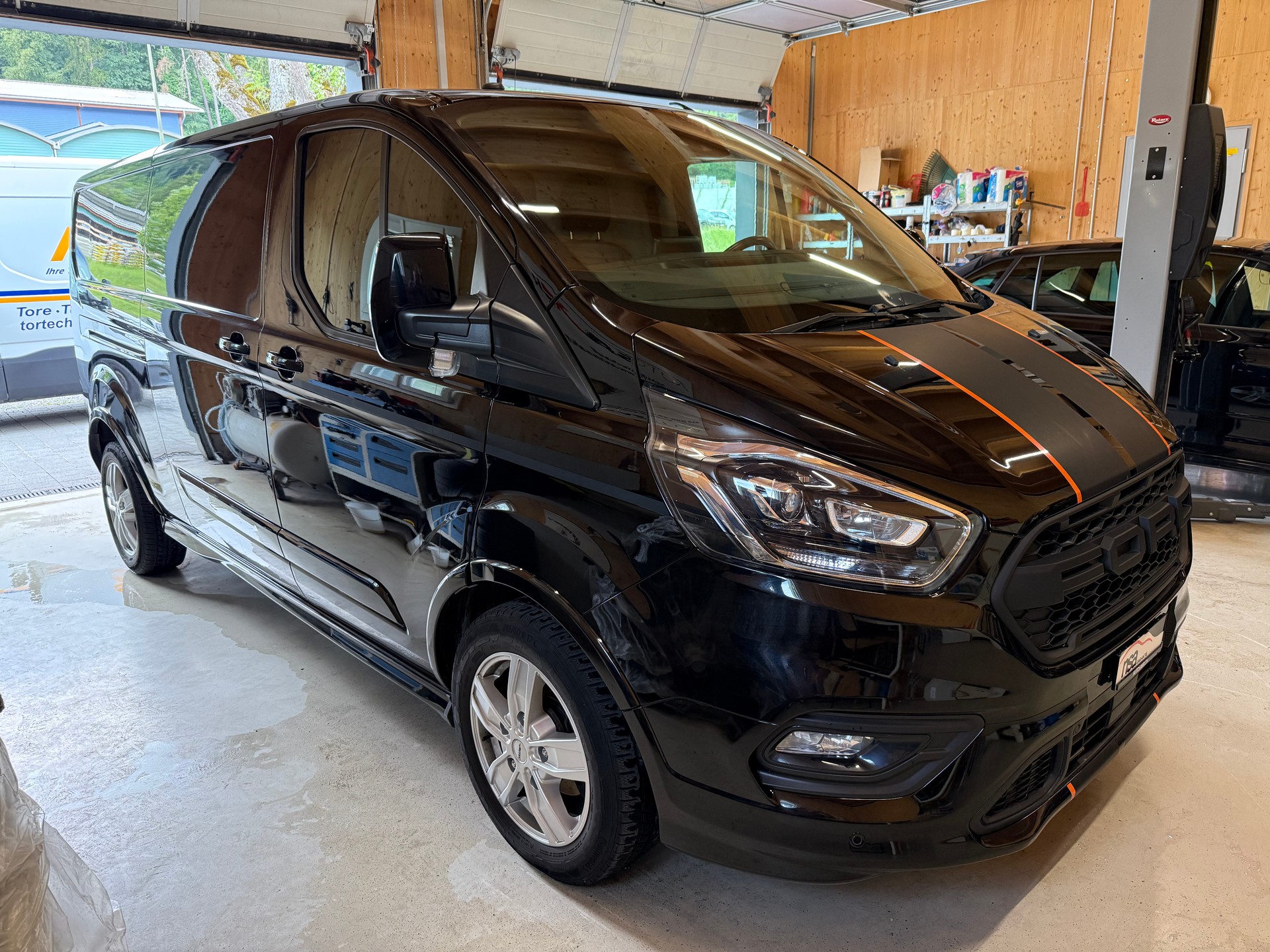 FORD Transit Custom Van 320 L2H1 Sport-showroom-element-2