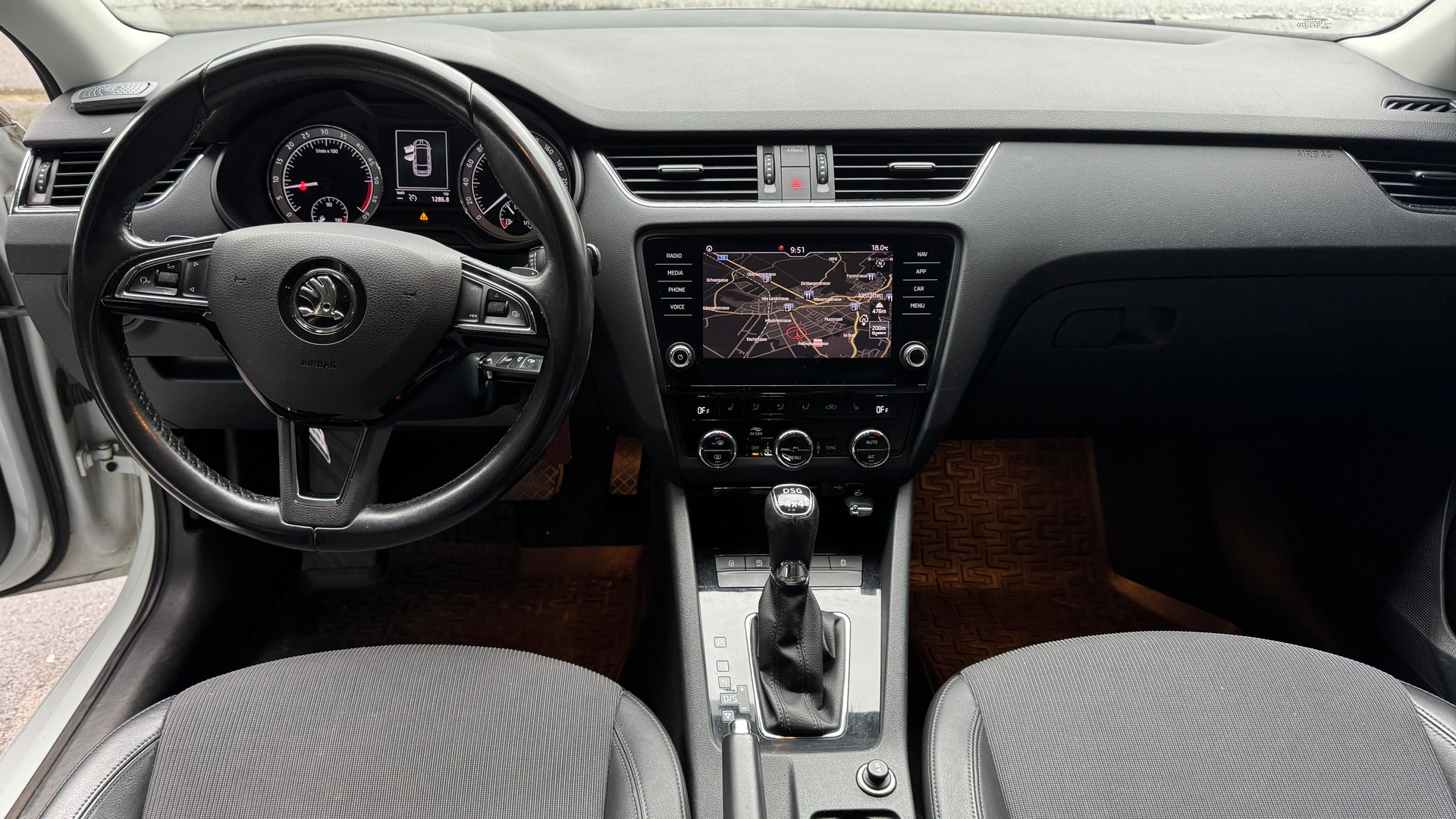 SKODA Octavia Combi 2.0 TDI Style DSG 4x4-image-5