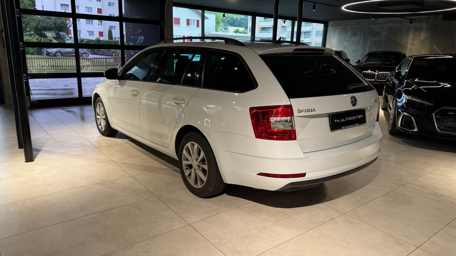 SKODA Octavia Combi 2.0 TDI Style DSG 4x4-image-3