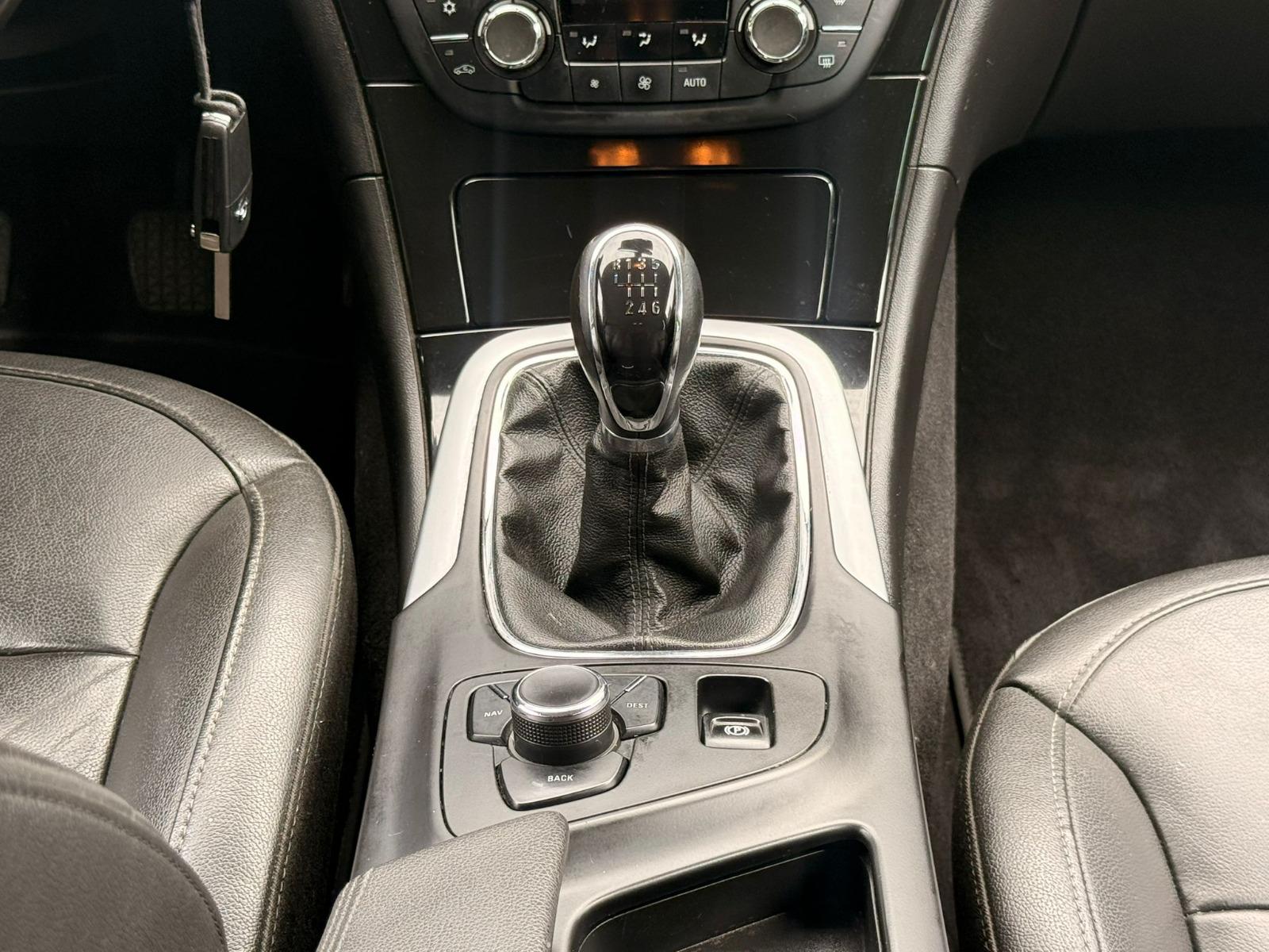 OPEL Insignia Sports Tourer 1.6 Turbo Cosmo-image-22