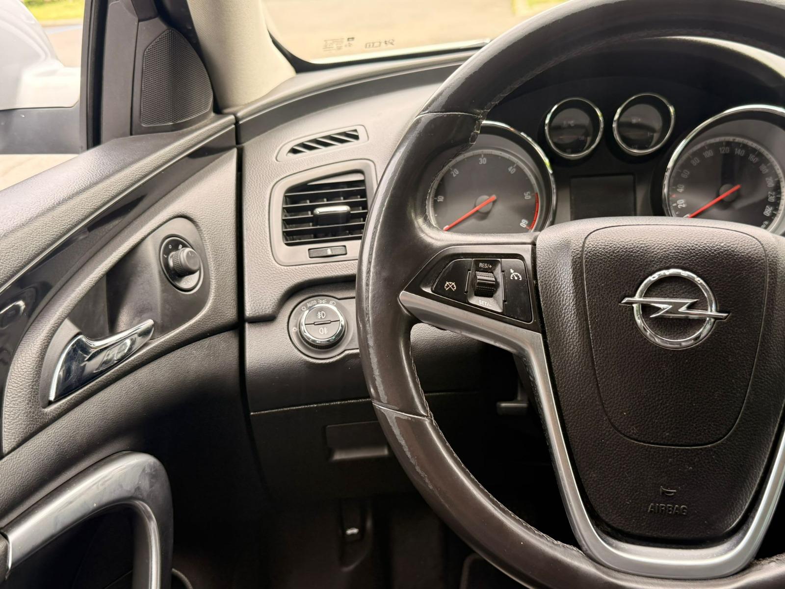 OPEL Insignia Sports Tourer 1.6 Turbo Cosmo-image-18