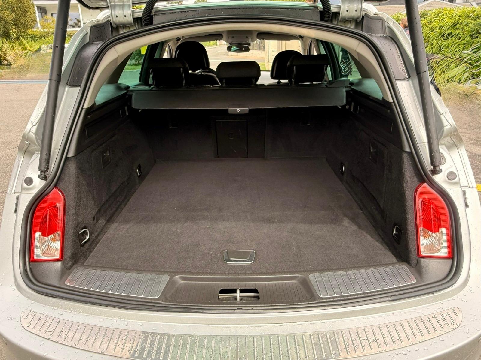 OPEL Insignia Sports Tourer 1.6 Turbo Cosmo-image-23