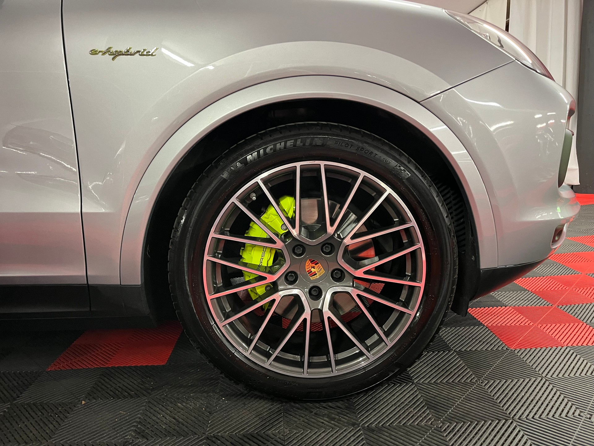 PORSCHE Cayenne E-Hybrid-image-3