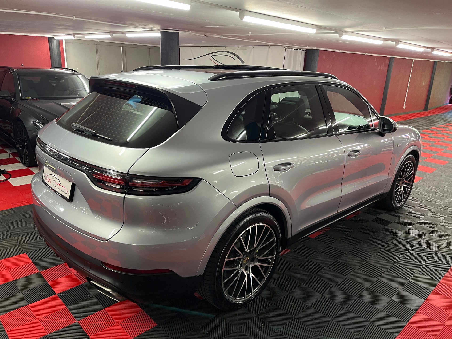 PORSCHE Cayenne E-Hybrid-image-5