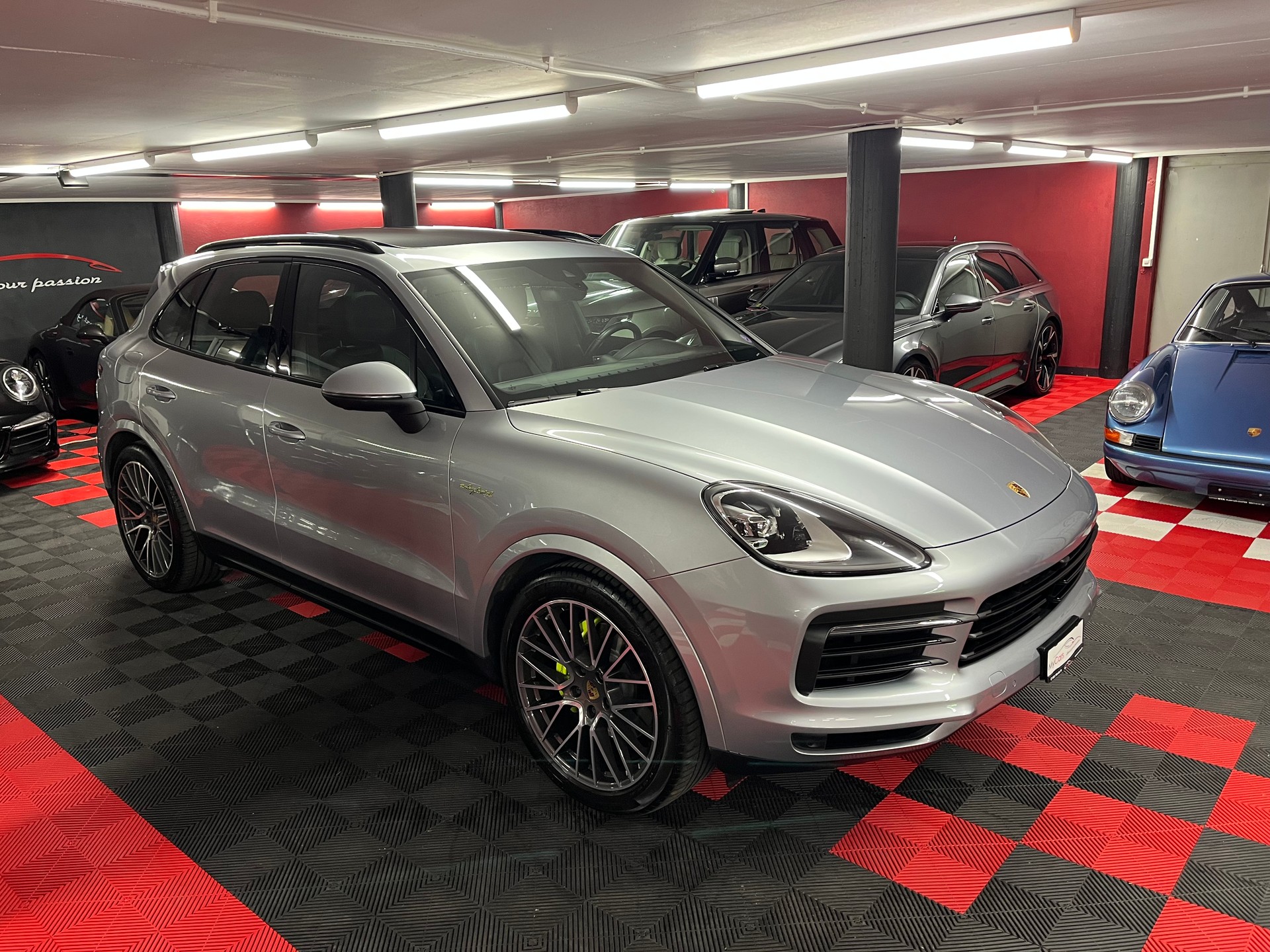 PORSCHE Cayenne E-Hybrid-image-4