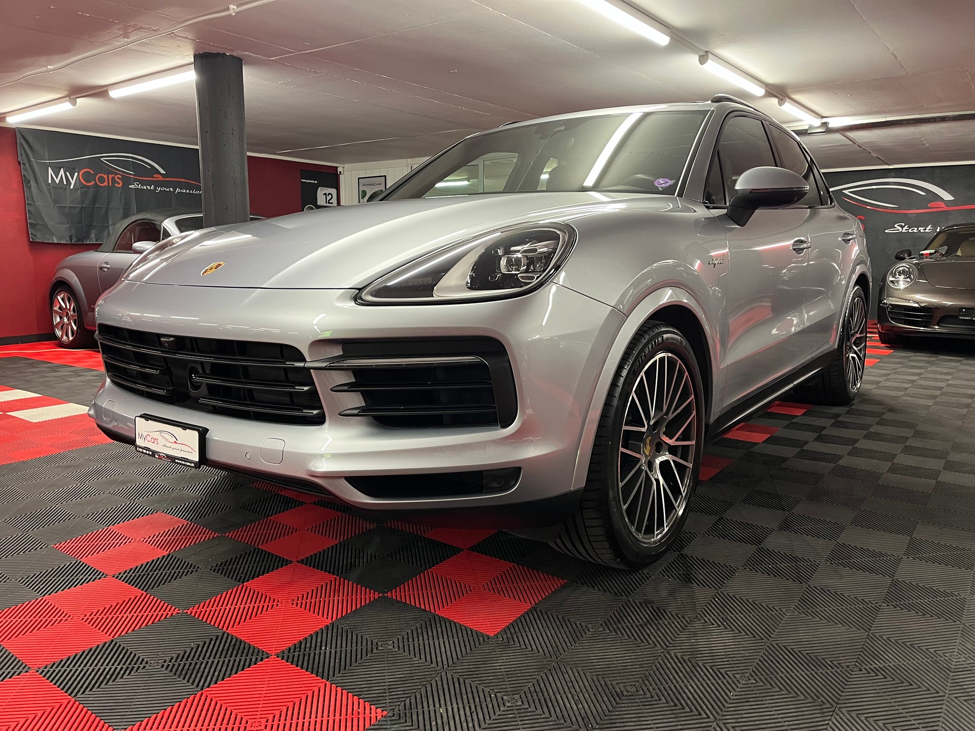 PORSCHE Cayenne E-Hybrid-image-1