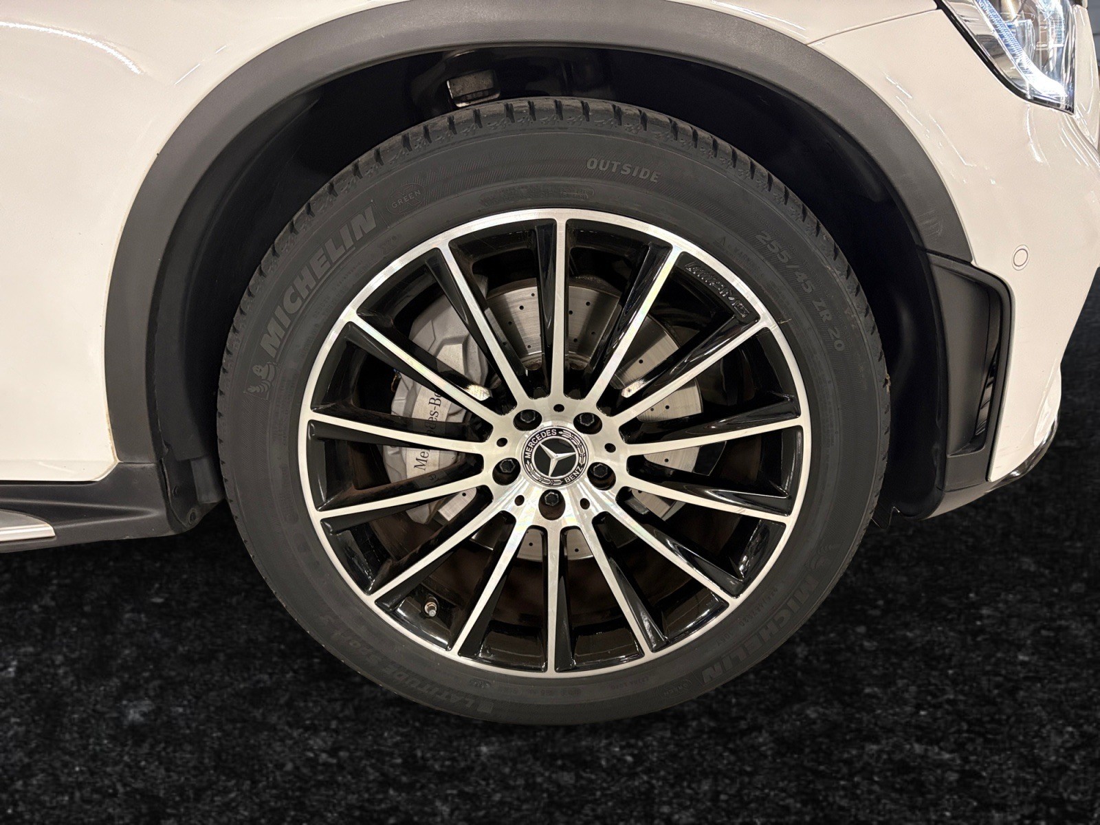 MERCEDES-BENZ GLC 200 AMG Line 4Matic 9G-Tronic-image-15