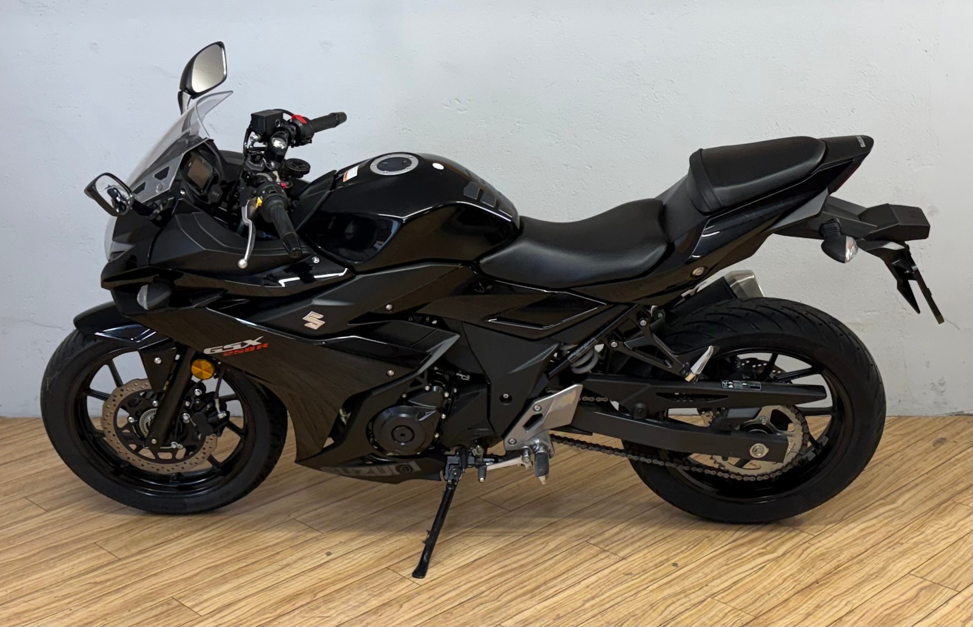 SUZUKI GSX-R 250 L7-image-5