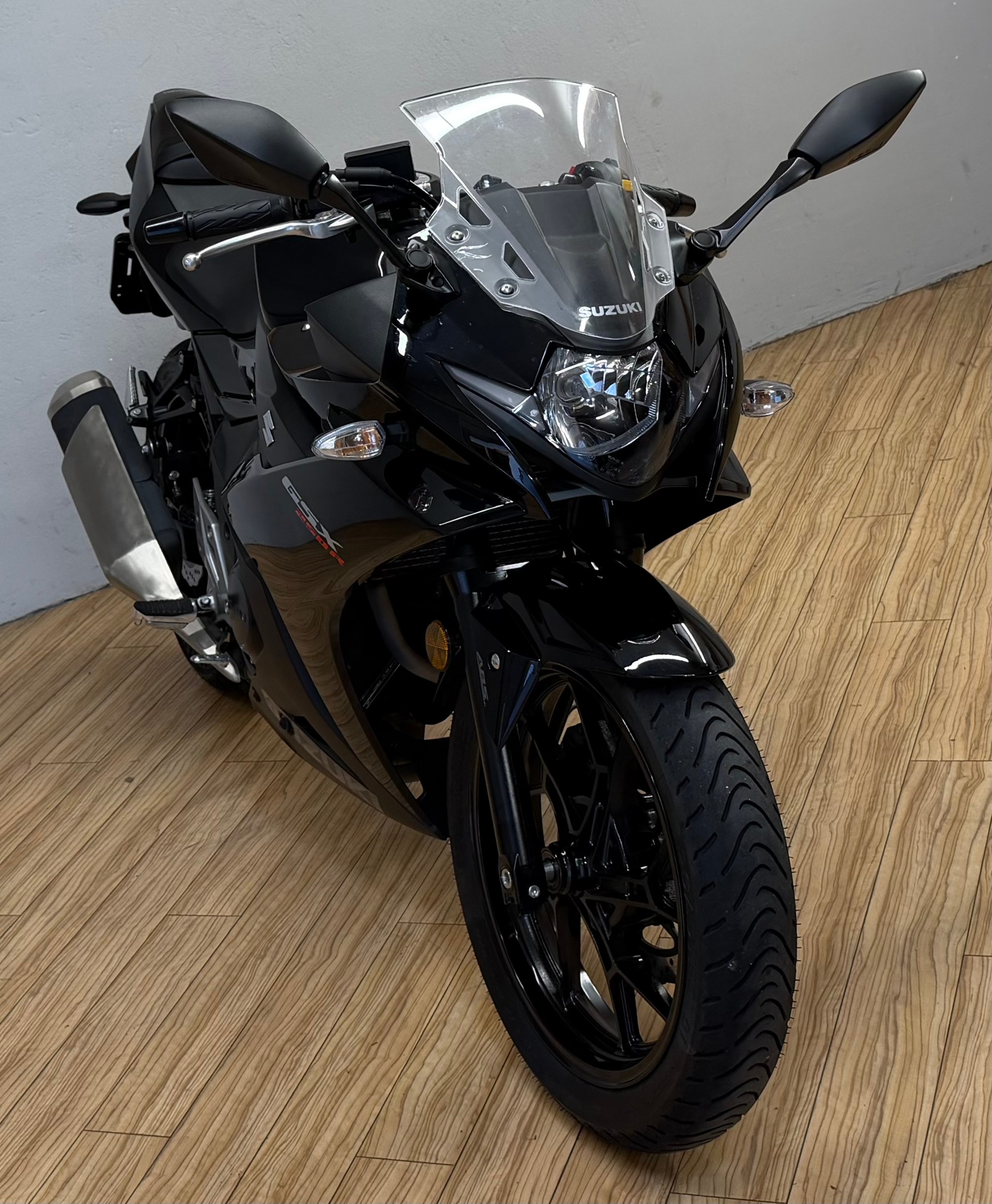 SUZUKI GSX-R 250 L7-image-0