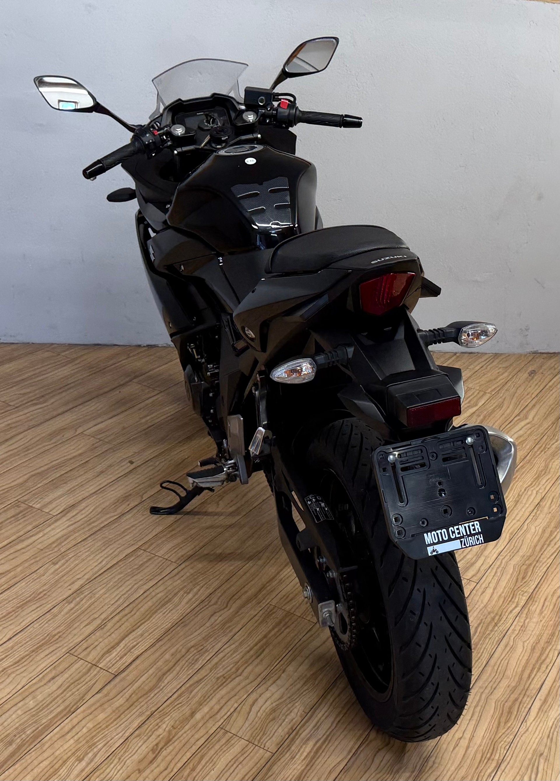 SUZUKI GSX-R 250 L7-image-4