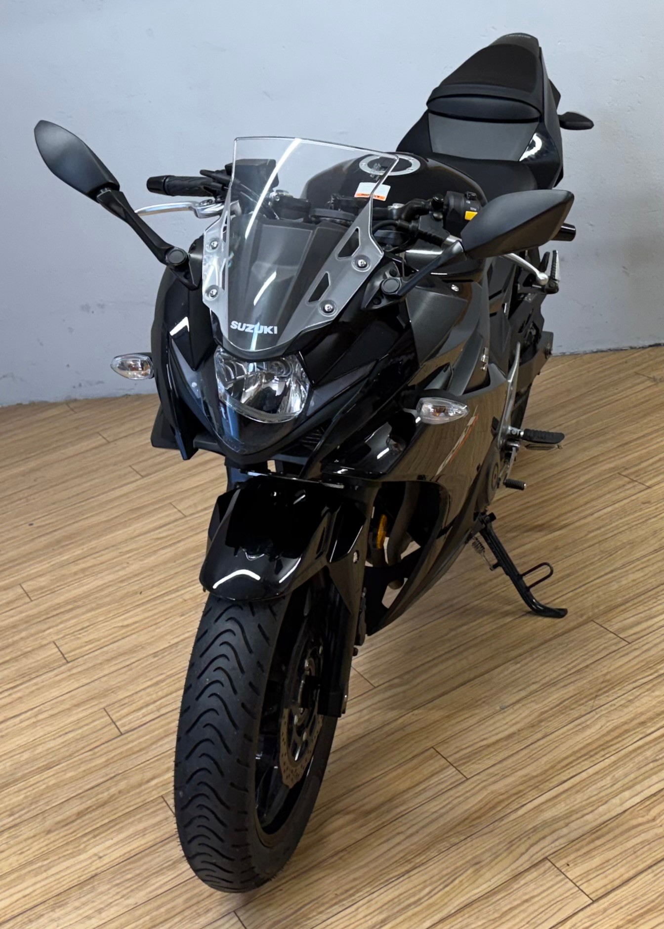 SUZUKI GSX-R 250 L7-image-6