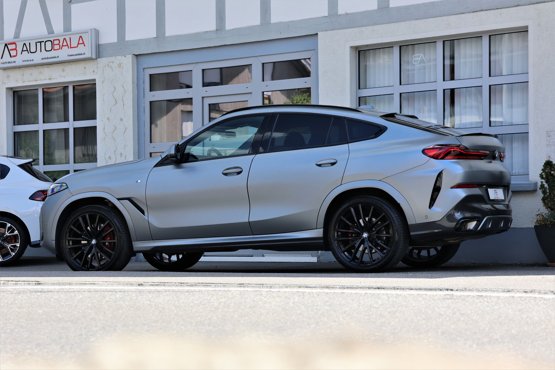BMW X6 xDrive 48V 30d M Sport Pro Steptronic (CH) *FROZEN GREY*-image-4