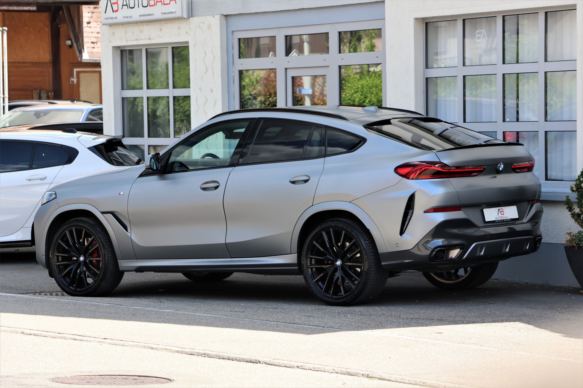 BMW X6 xDrive 48V 30d M Sport Pro Steptronic (CH) *FROZEN GREY*-showroom-element-3