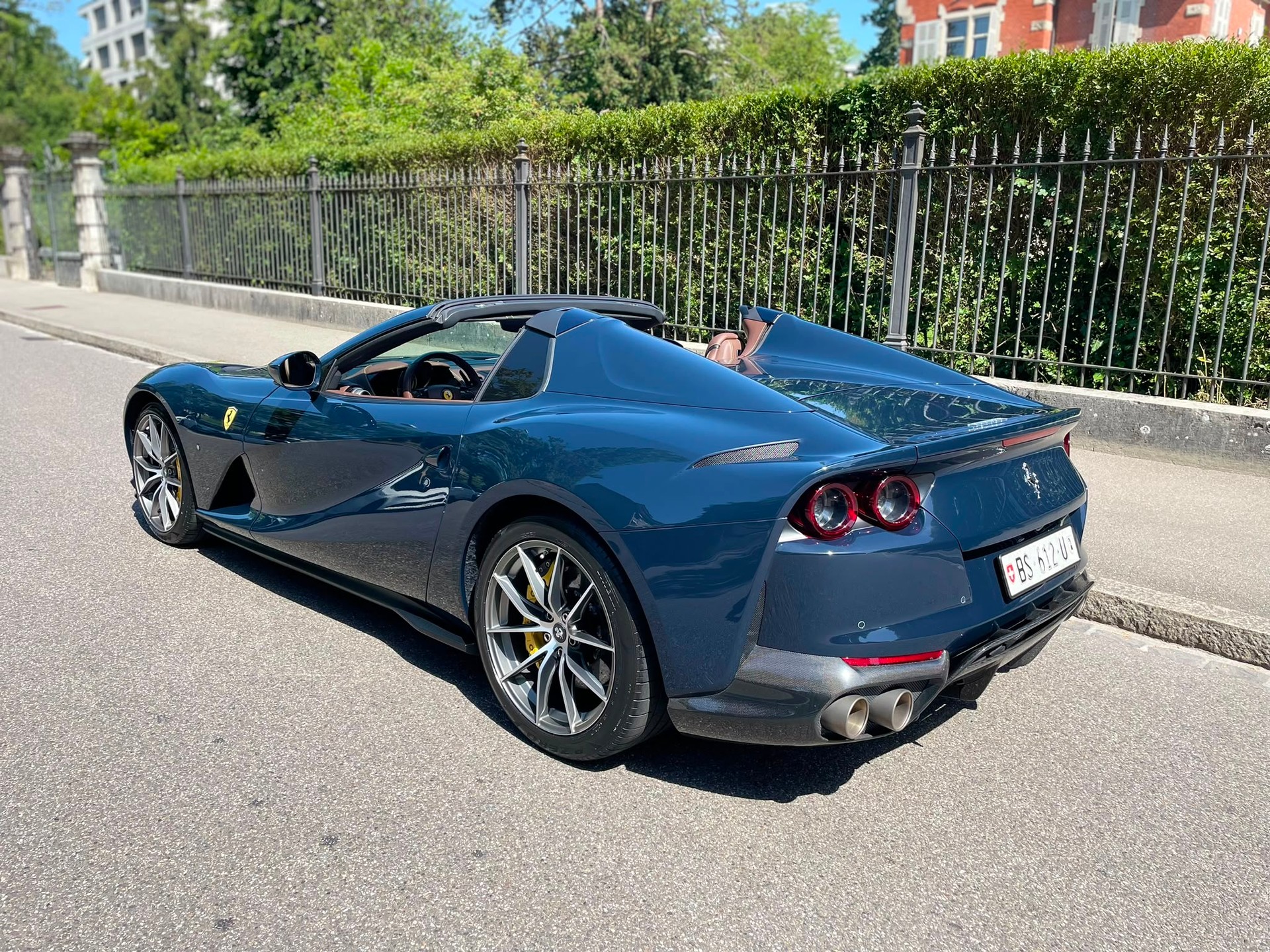 FERRARI 812 GTS-showroom-element-1