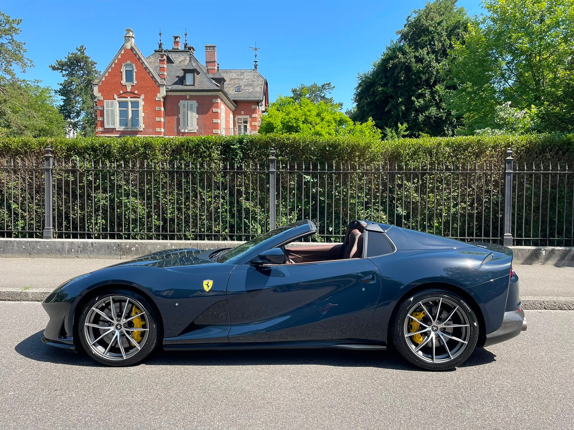 FERRARI 812 GTS-showroom-element-2