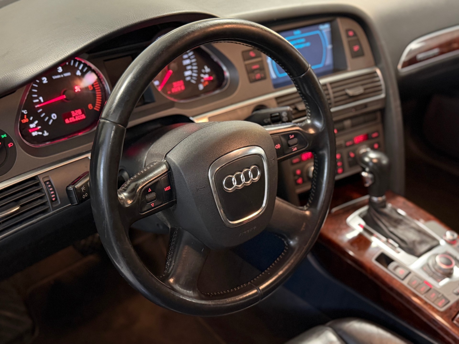 AUDI A6 Limousine 3.0 V6 TDI quattro-image-19