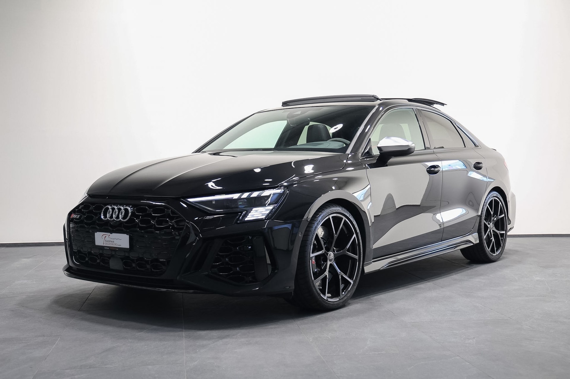 AUDI RS3 Limousine 2.5 TSI quattro S-tronic *Audi Werksgarantie bis 12.2026*-showroom-element-2