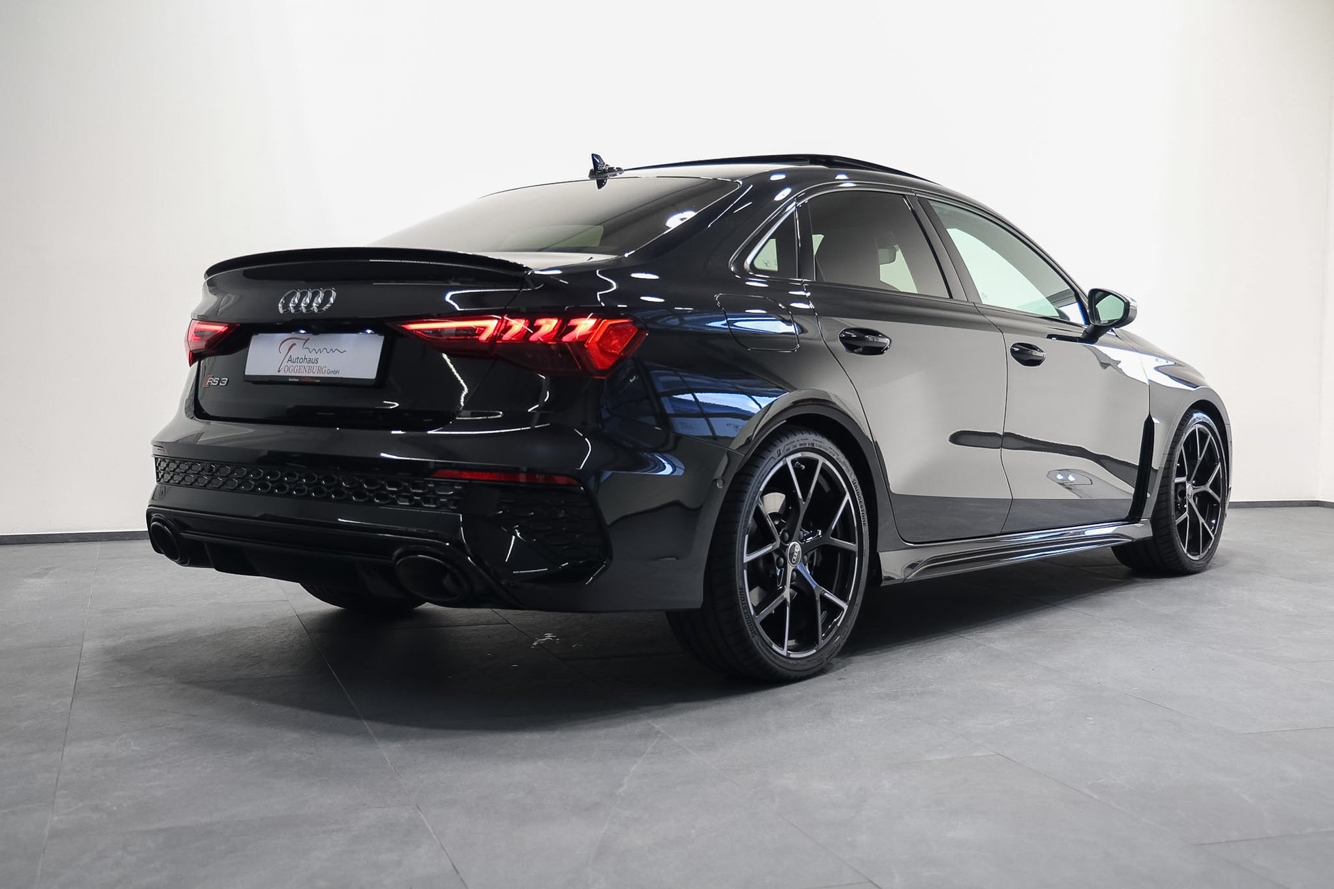 AUDI RS3 Limousine 2.5 TSI quattro S-tronic *Audi Werksgarantie bis 12.2026*-image-7