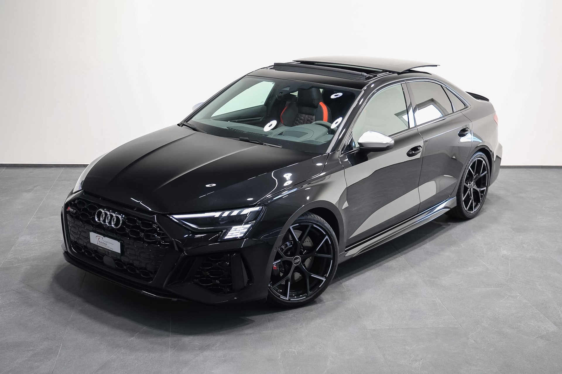 AUDI RS3 Limousine 2.5 TSI quattro S-tronic *Audi Werksgarantie bis 12.2026*-showroom-element-1