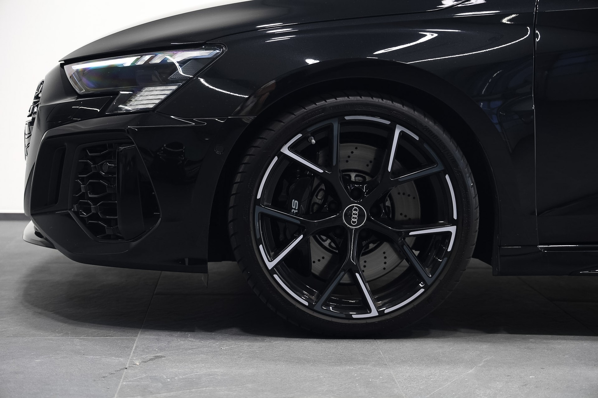 AUDI RS3 Limousine 2.5 TSI quattro S-tronic *Audi Werksgarantie bis 12.2026*-image-12