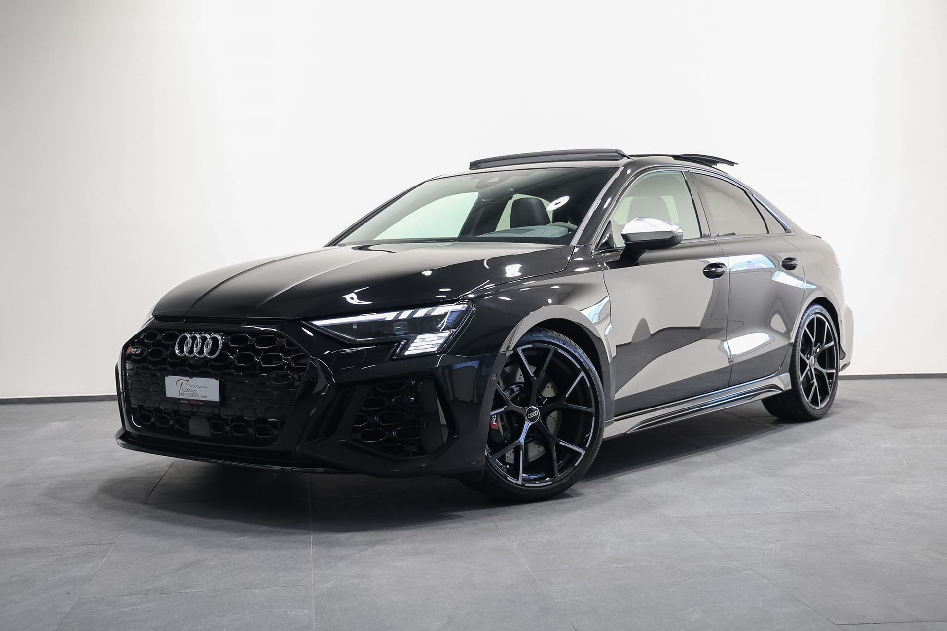 AUDI RS3 Limousine 2.5 TSI quattro S-tronic *Audi Werksgarantie bis 12.2026*