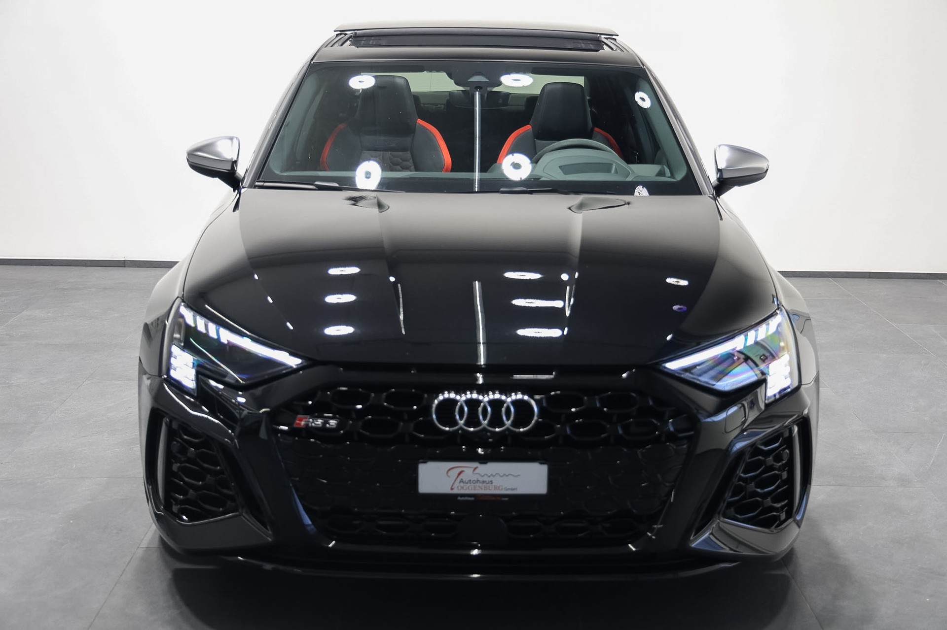 AUDI RS3 Limousine 2.5 TSI quattro S-tronic *Audi Werksgarantie bis 12.2026*-image-4