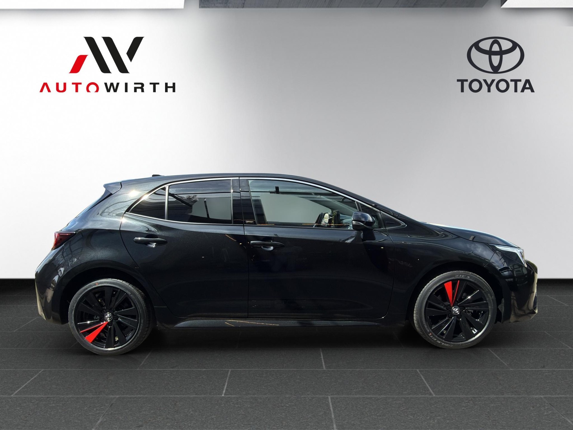 TOYOTA Corolla 1.8 HSD Swiss Edition-image-3