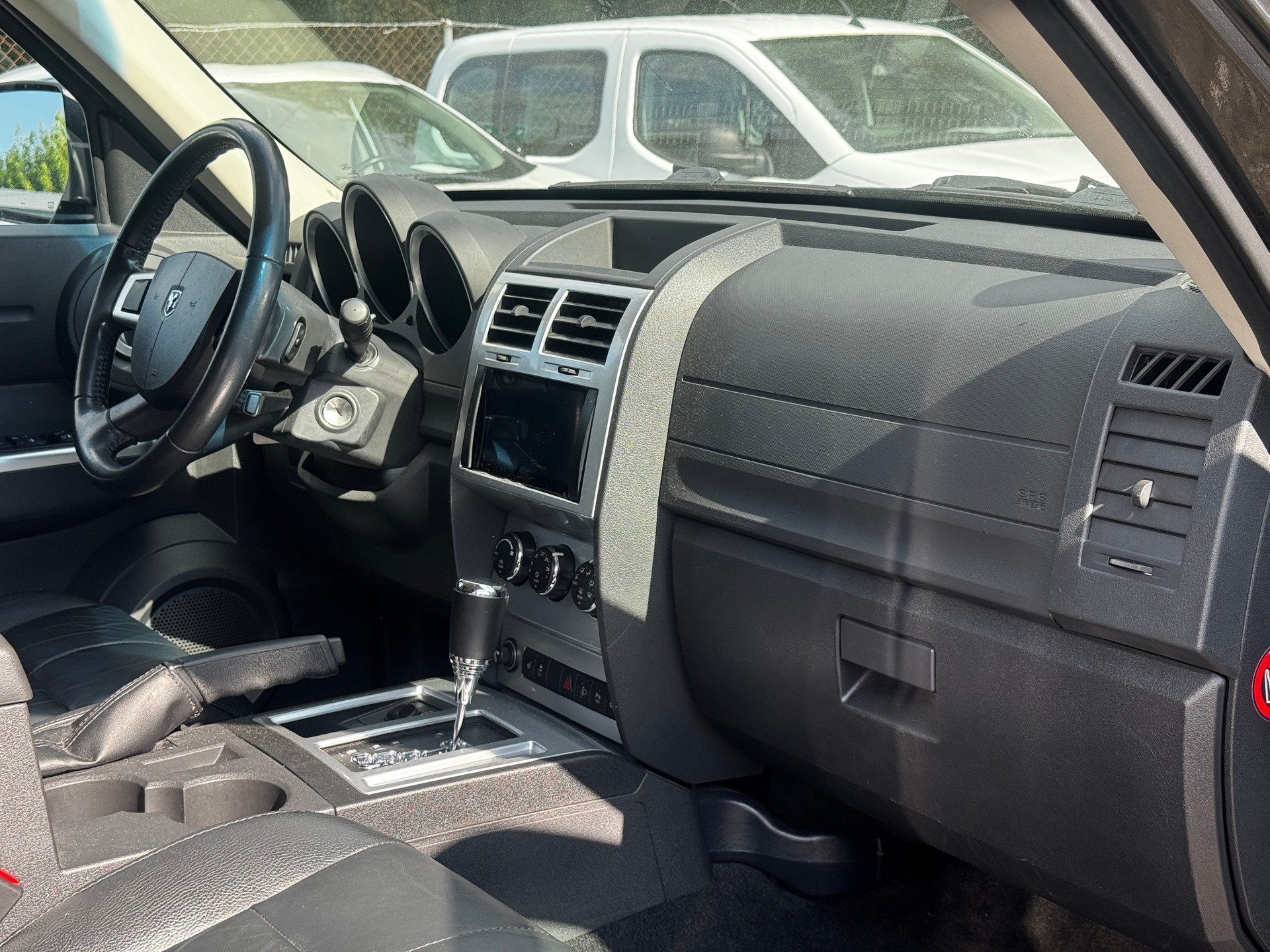 DODGE NITRO-image-7