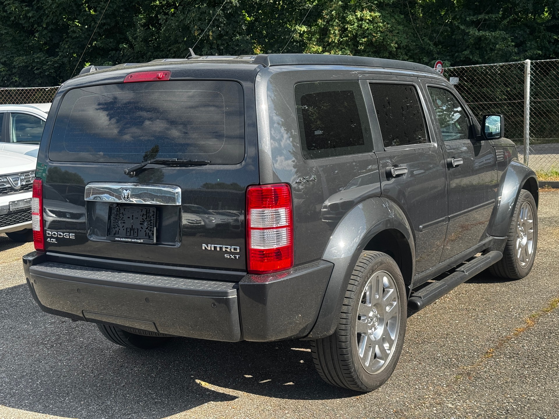 DODGE NITRO-image-6