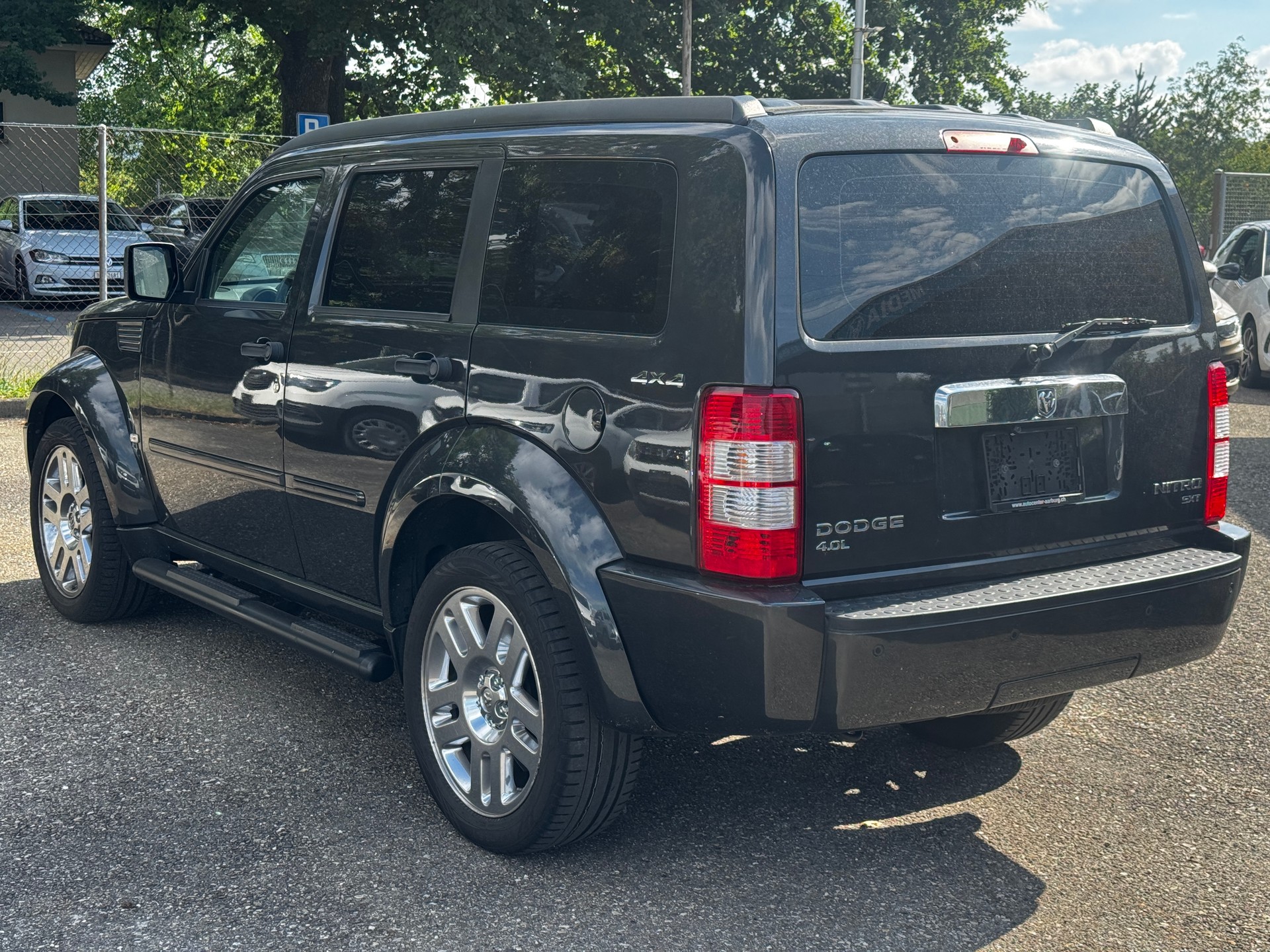 DODGE NITRO-image-4