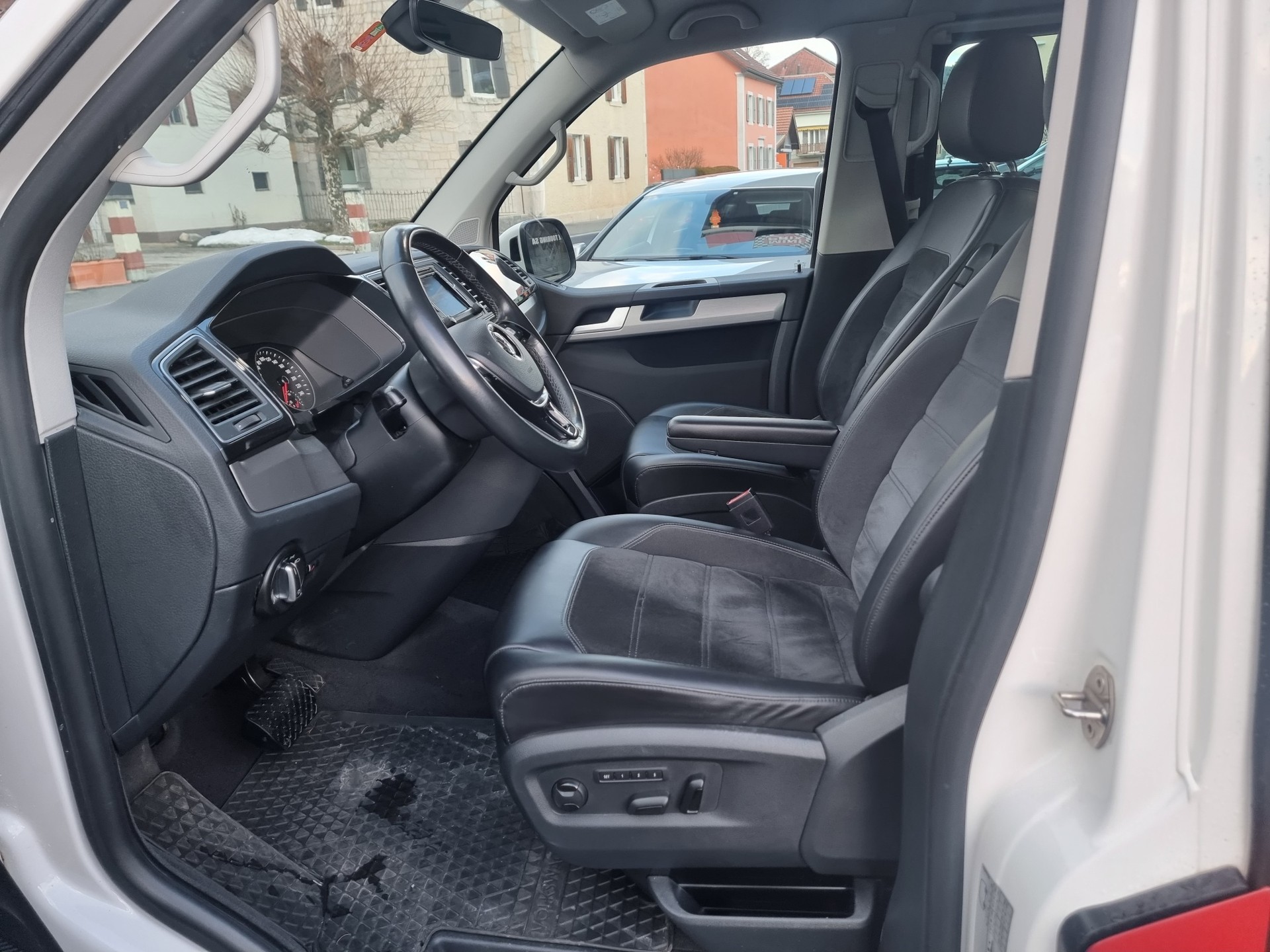 VW T6 Multivan 2.0 Bi-TDI Comf. '70J. Bulli' 4Mot DSG-image-6