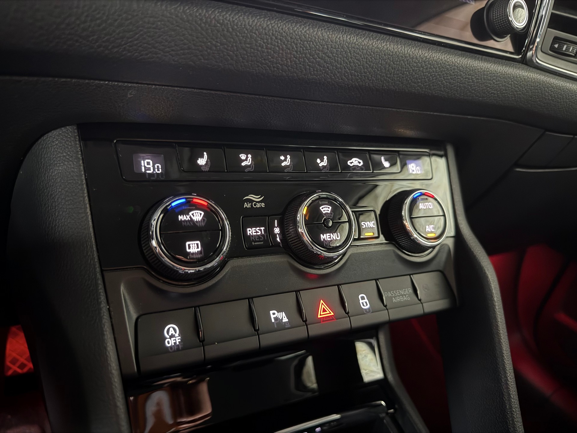 SKODA Kodiaq 2.0 TDI CR Ambition 4x4 DSG-image-17