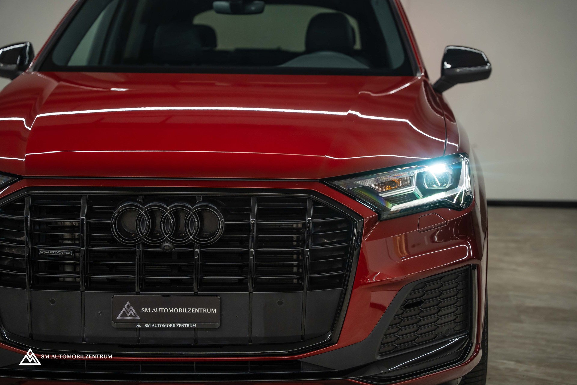 AUDI Q7 3.0 50 TDI S Line quattro T-Tronic / Panorama / Standheizung- / Lüftung / 22" Räder-showroom-element-3