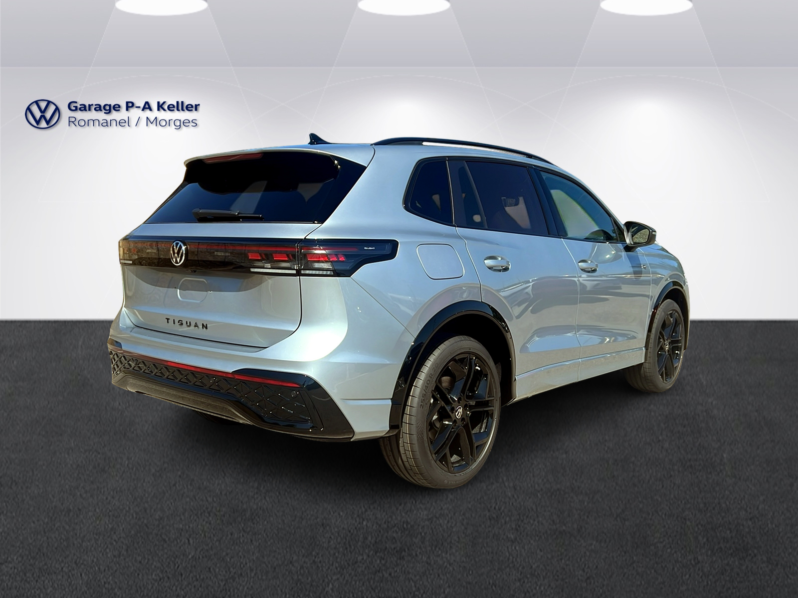 VW Tiguan R-Line Plus 2.0TSI 265CH 4Motion-showroom-element-3