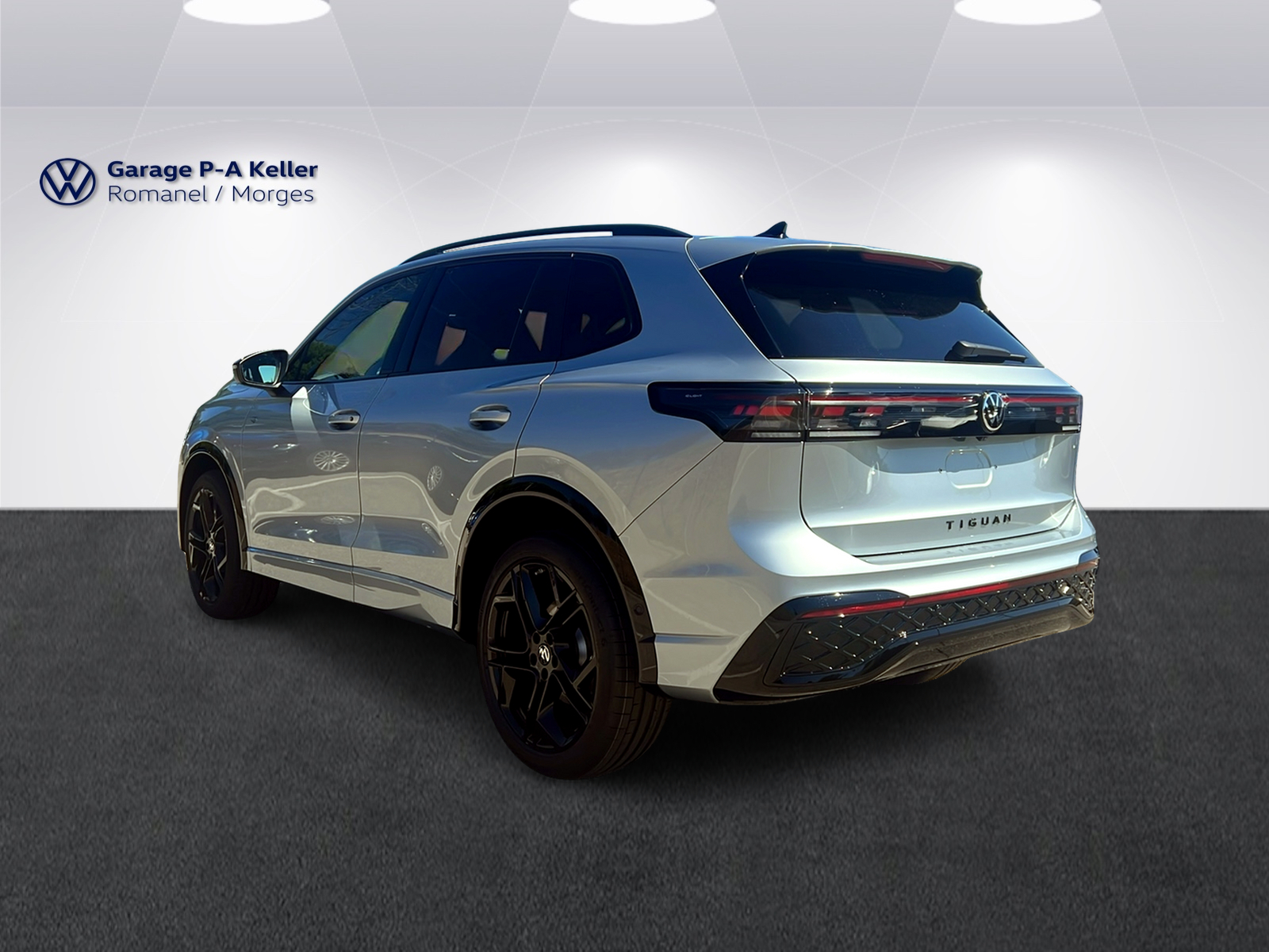 VW Tiguan R-Line Plus 2.0TSI 265CH 4Motion-image-5