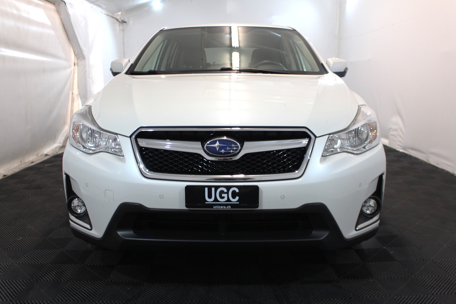 SUBARU XV 2.0i Swiss Two-showroom-element-1