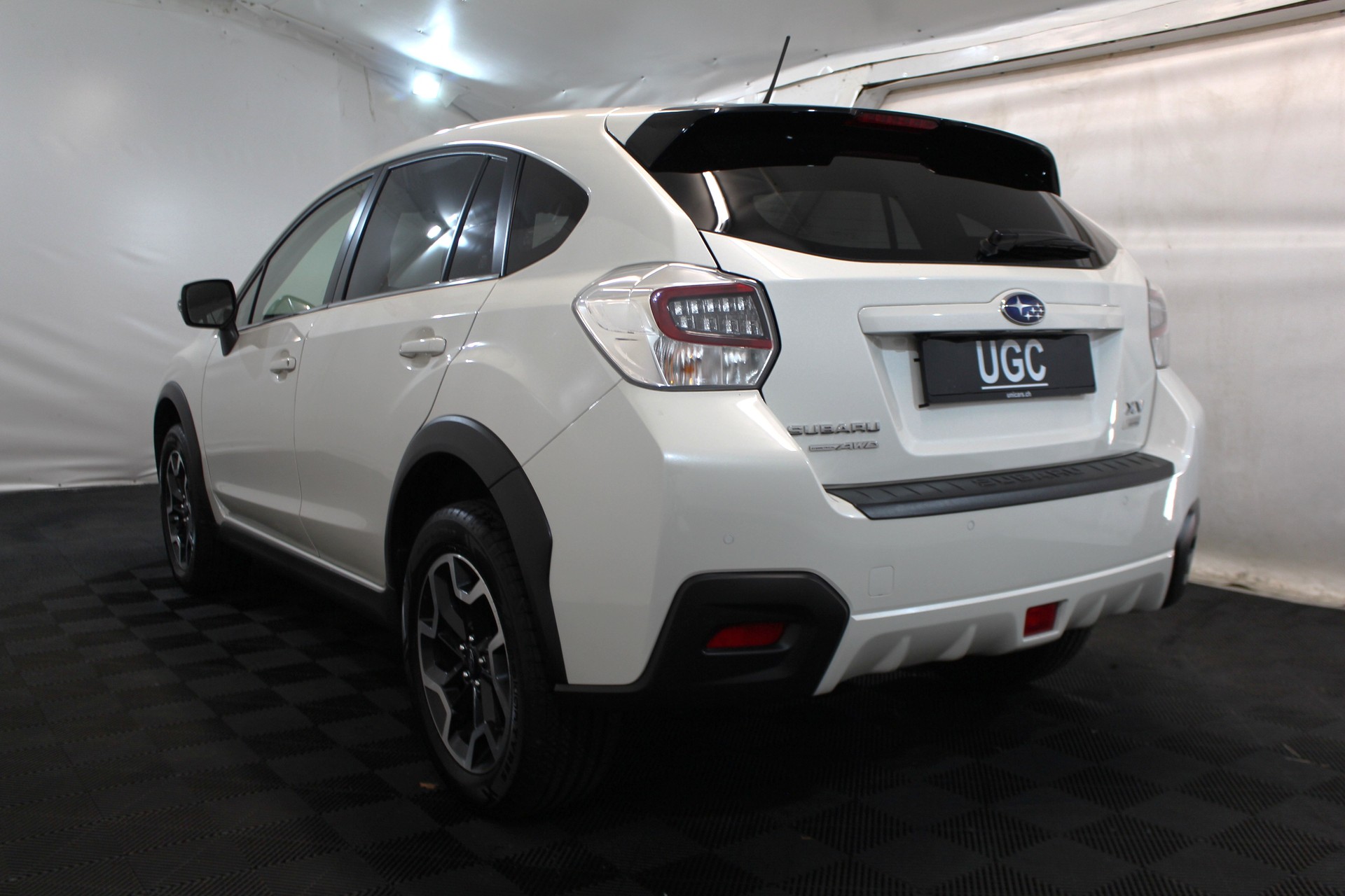 SUBARU XV 2.0i Swiss Two-showroom-element-3