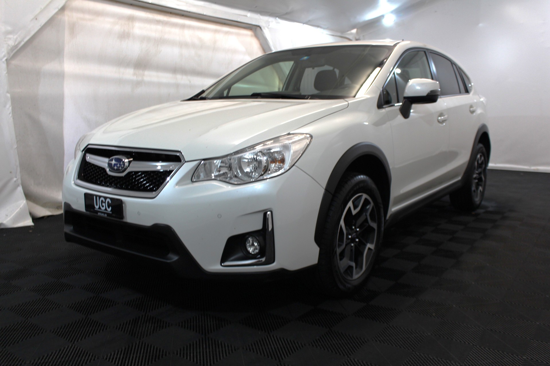 SUBARU XV 2.0i Swiss Two-showroom-element-2