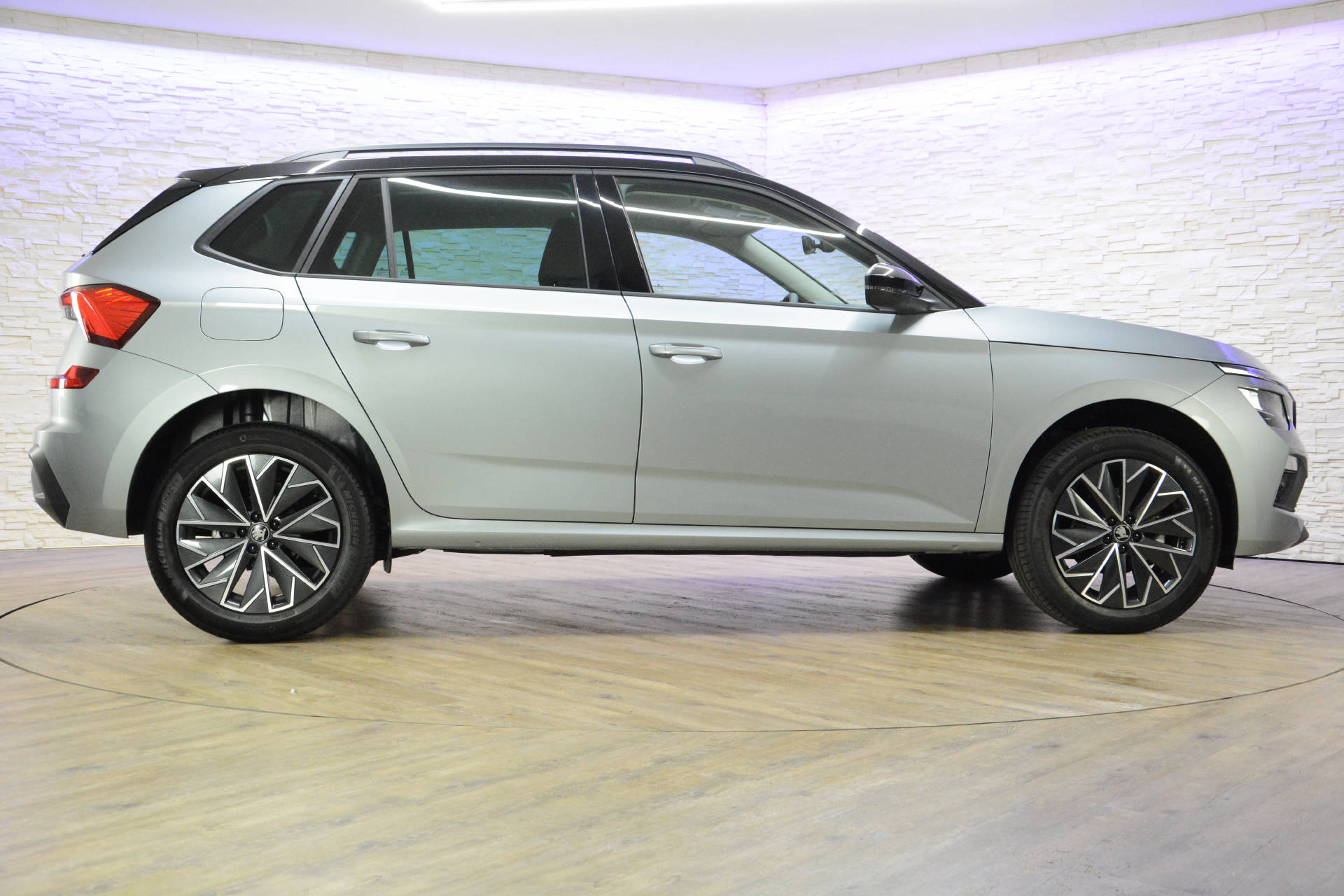 SKODA Kamiq 1.0 TSI Selection DSG-showroom-element-3