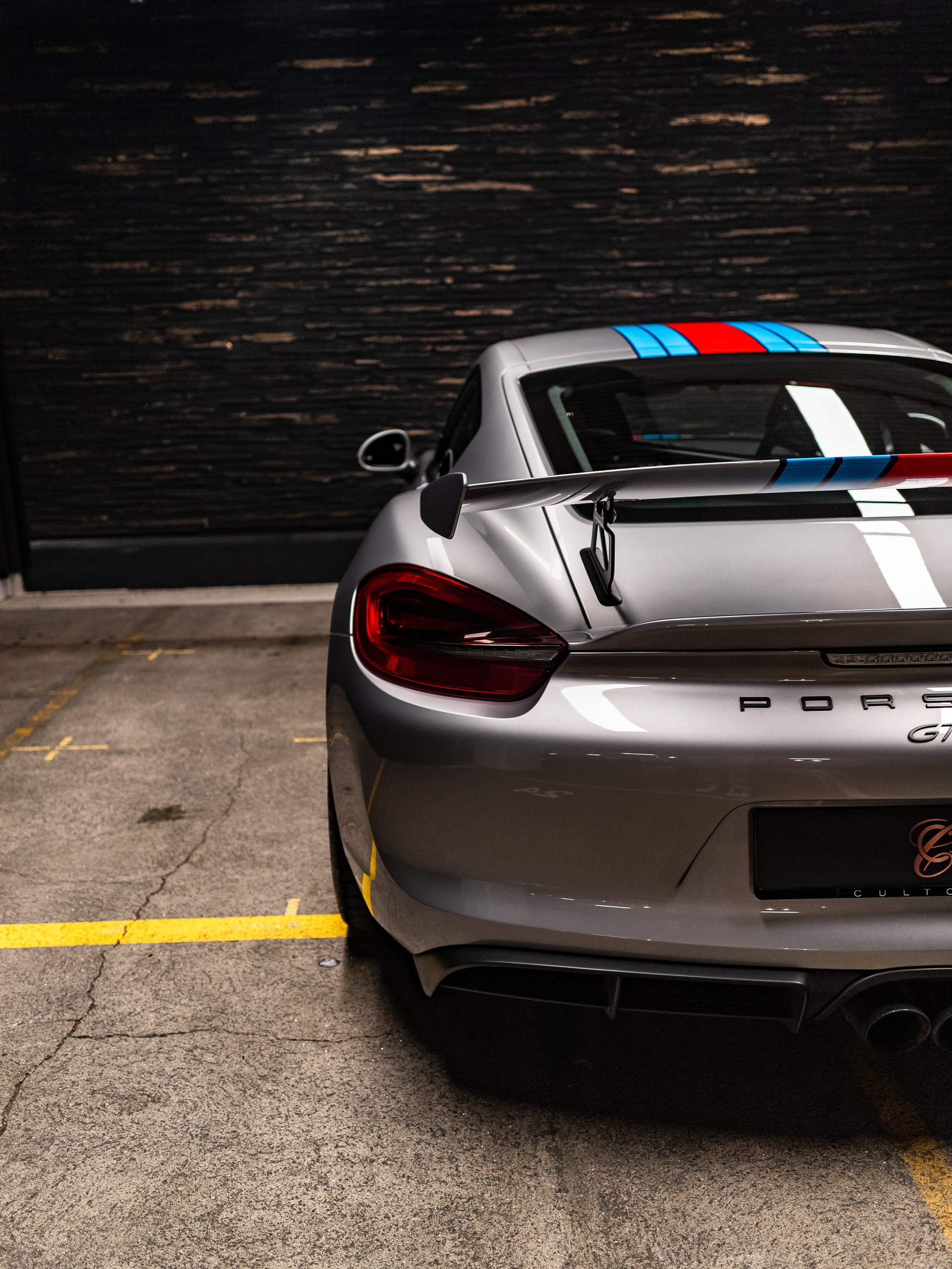 PORSCHE Cayman GT4-image-12