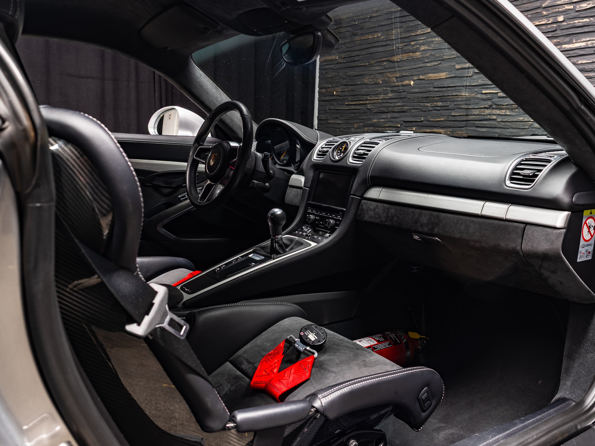 PORSCHE Cayman GT4-image-8