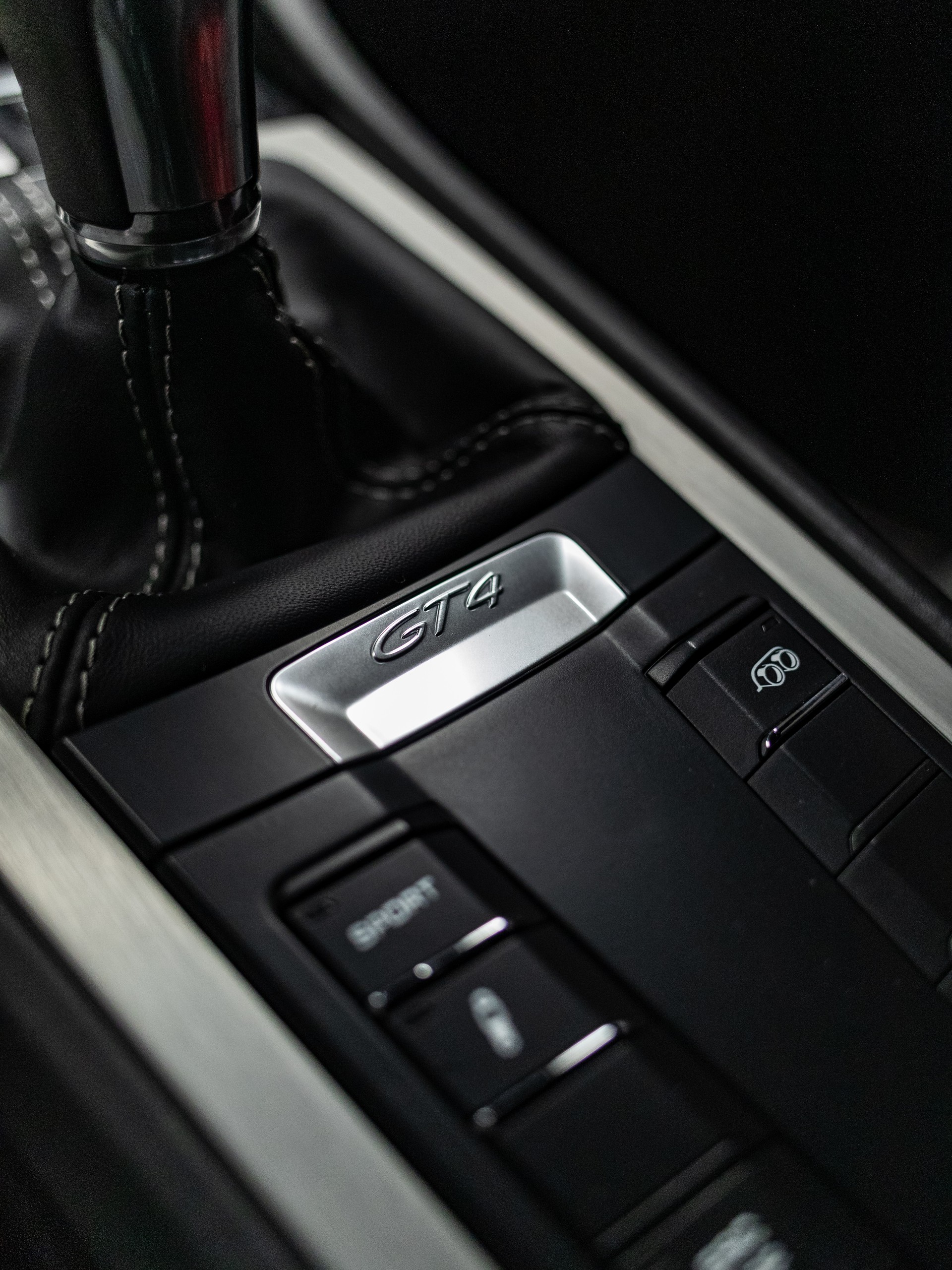 PORSCHE Cayman GT4-image-22
