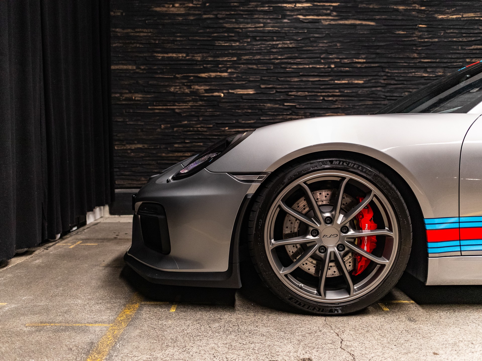 PORSCHE Cayman GT4-image-4