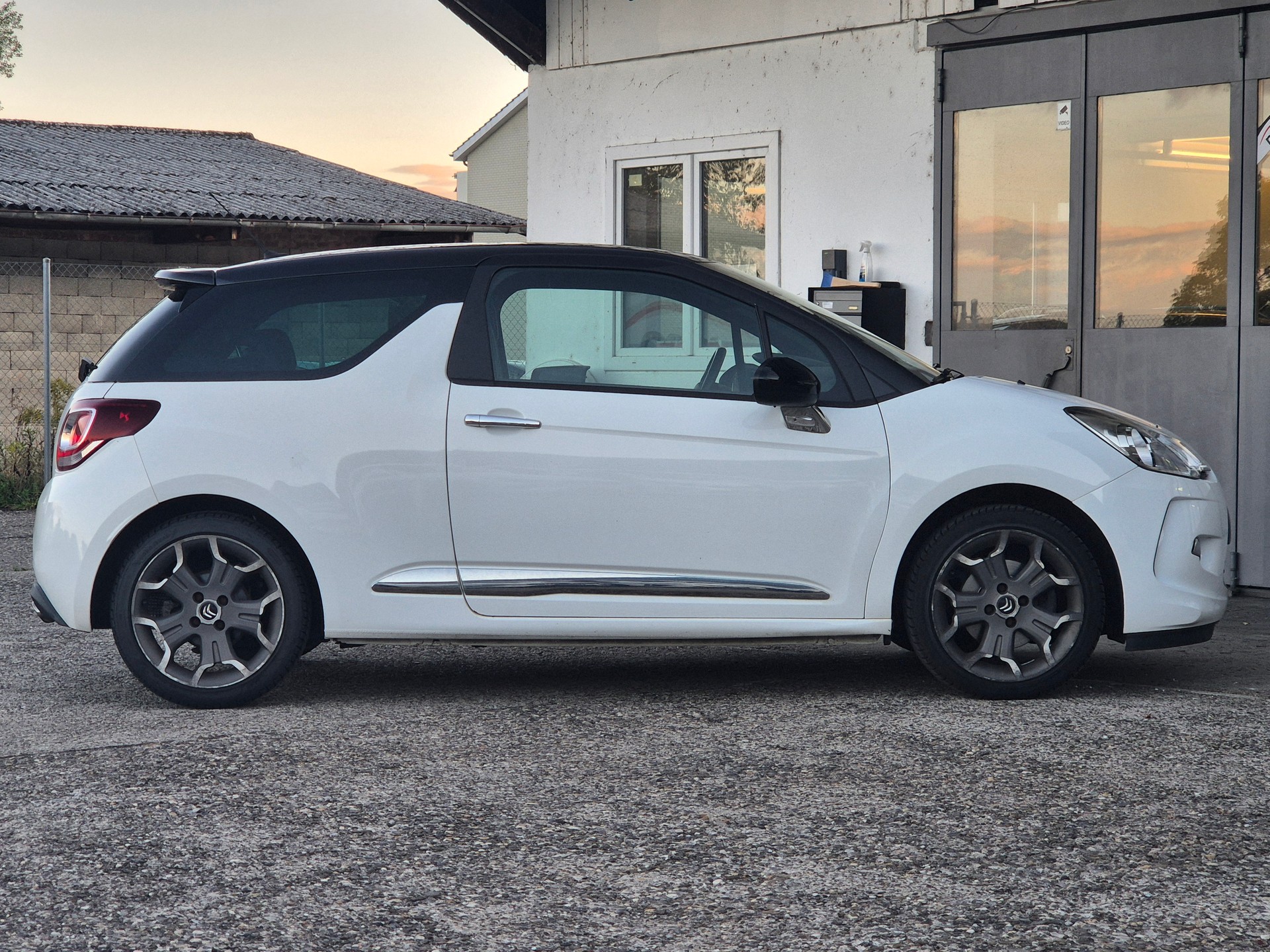 DS AUTOMOBILES DS3 1.6 THP Sport Chic-image-4