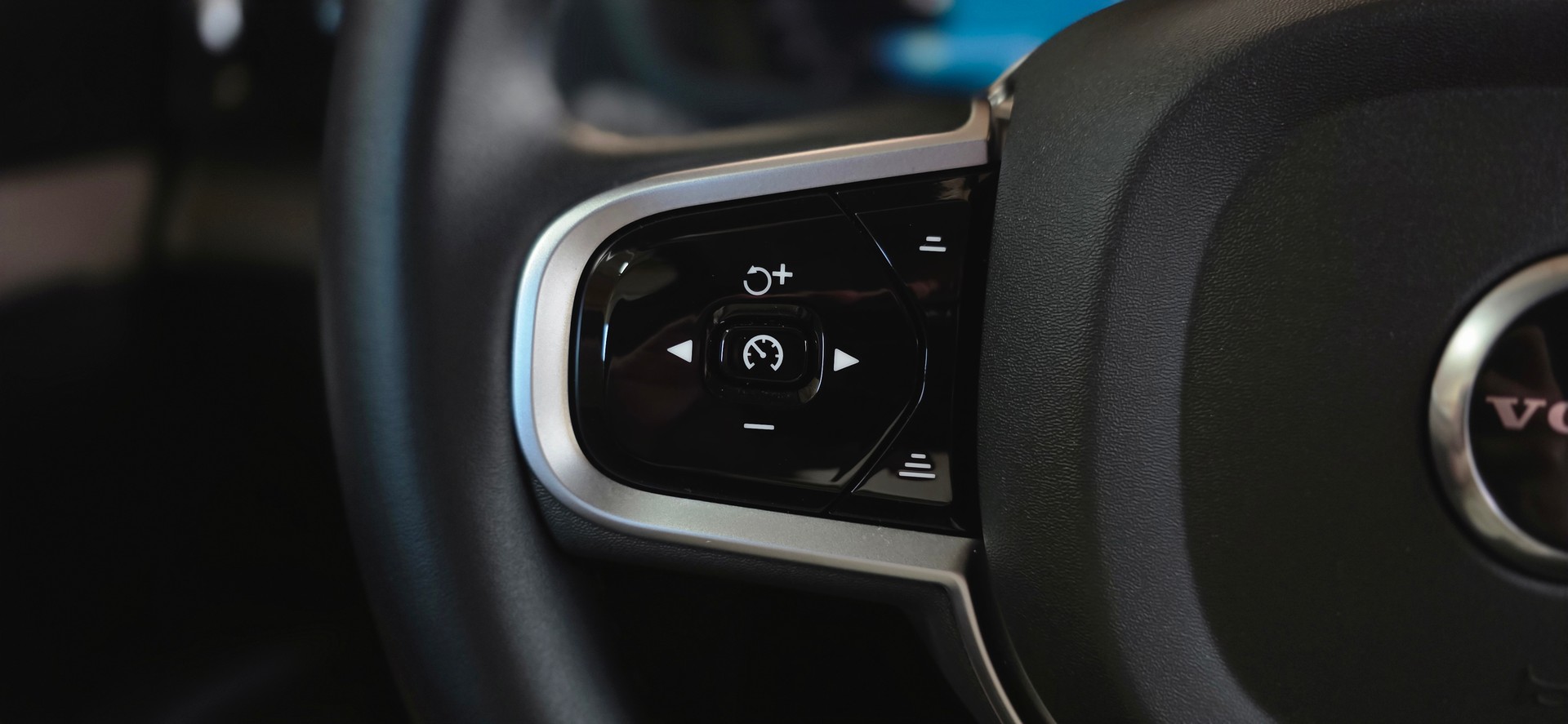 VOLVO XC90 B5 Benzin Mild Hybrid AWD Plus Bright Geartronic 7-Plätzer *360°Kamera*Sitz-&Lenkradheizung*Distanzregler*Spurhalteass.*-image-14