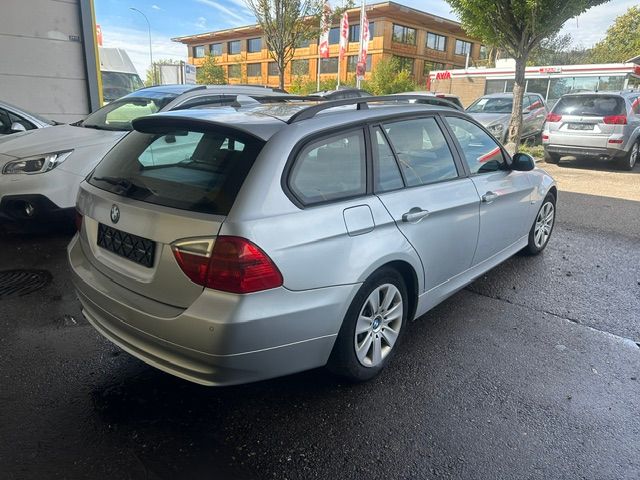 BMW 320i Touring Steptronic-showroom-element-1