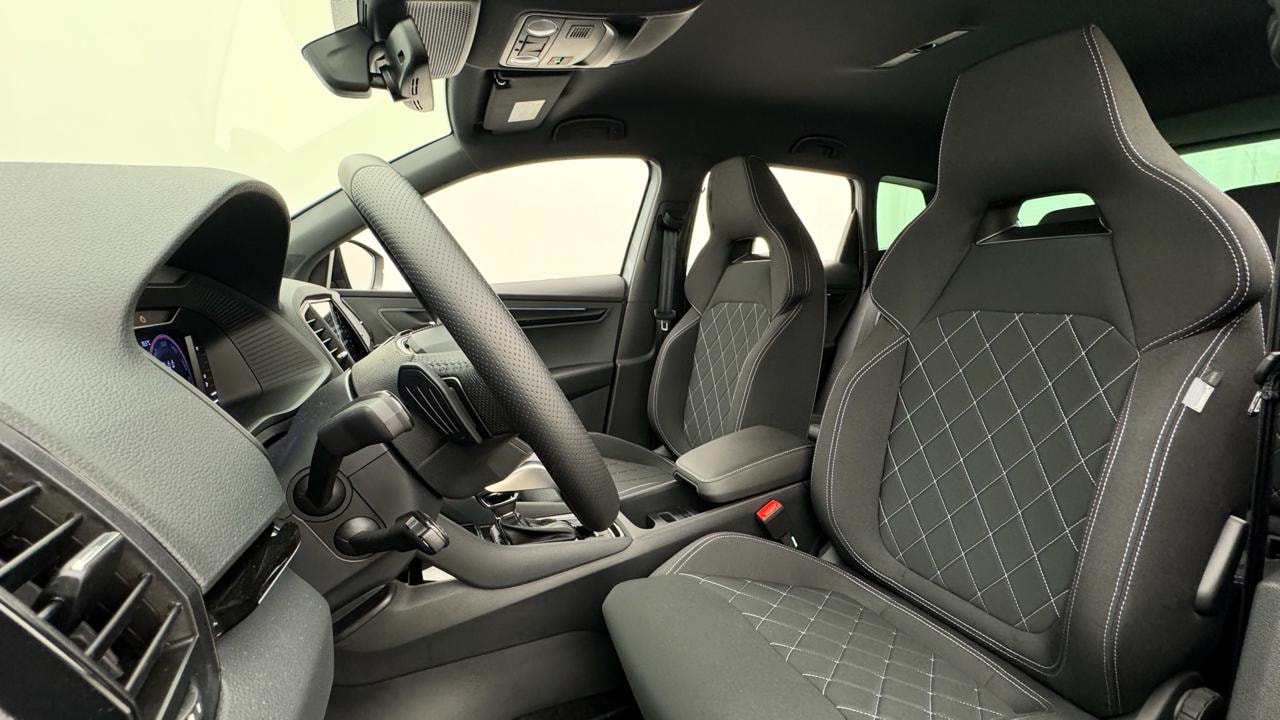 SKODA Karoq 2.0 TSI SportLine 4x4 DSG-image-4