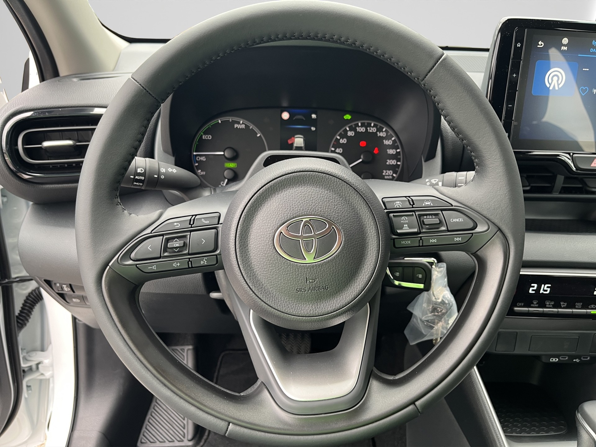 TOYOTA YARIS 1.5 VVT-i HSD Comfo-image-8