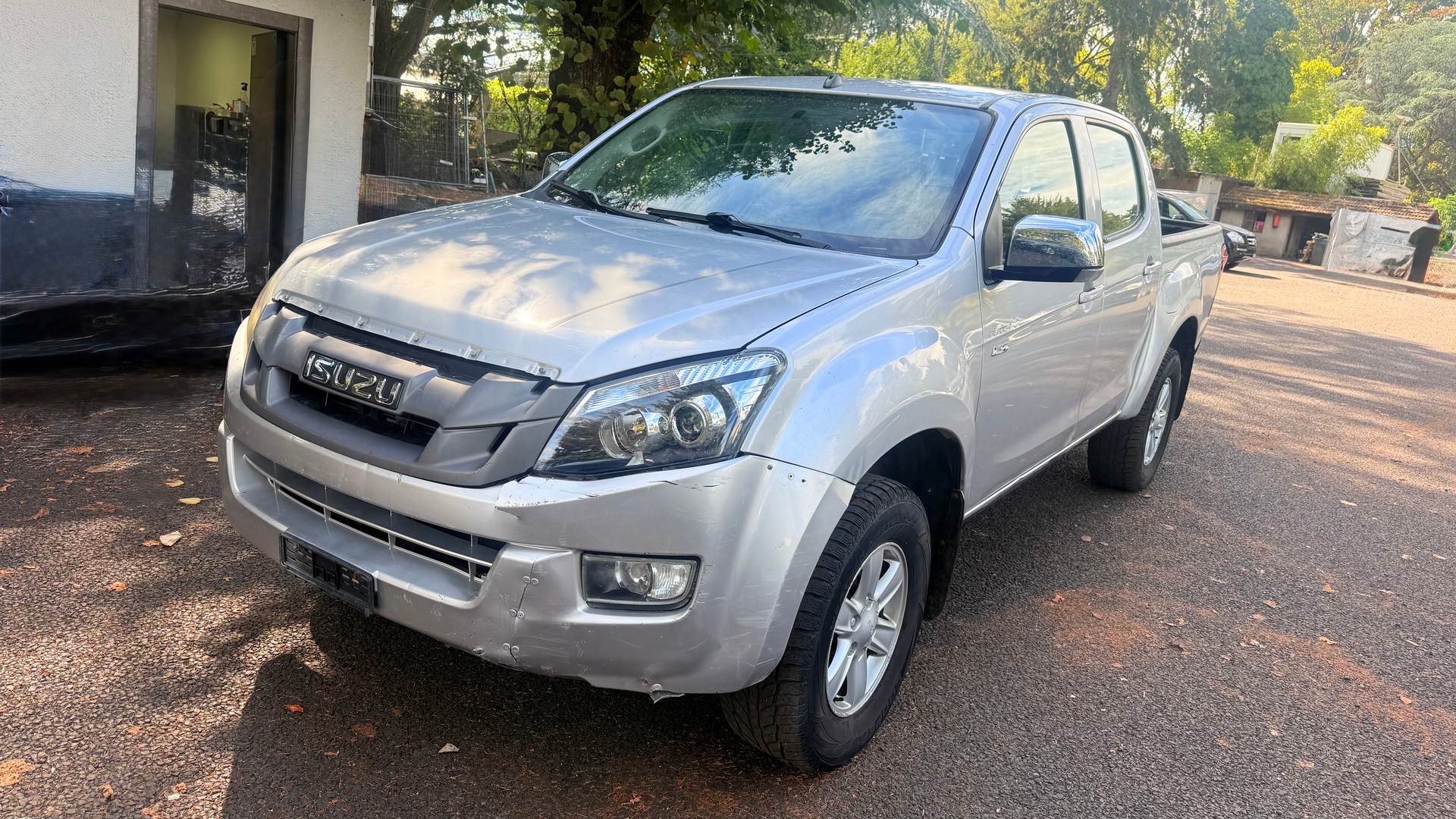 ISUZU D-MAX 2.5 Crew Cab Satellite 4x4 * Problème pont arrière *-image-1