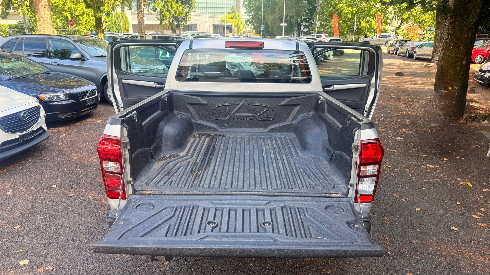 ISUZU D-MAX 2.5 Crew Cab Satellite 4x4 * Problème pont arrière *-image-12